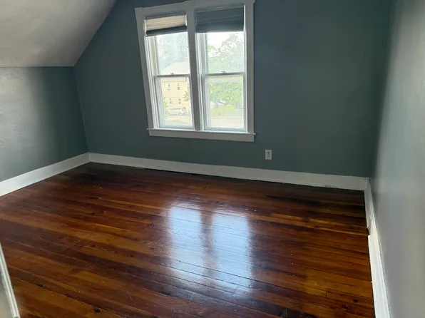 35 Hunts Ave APT 3, Pawtucket, RI 02861