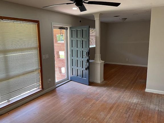 3rd image of 210 Southern Oaks Dr