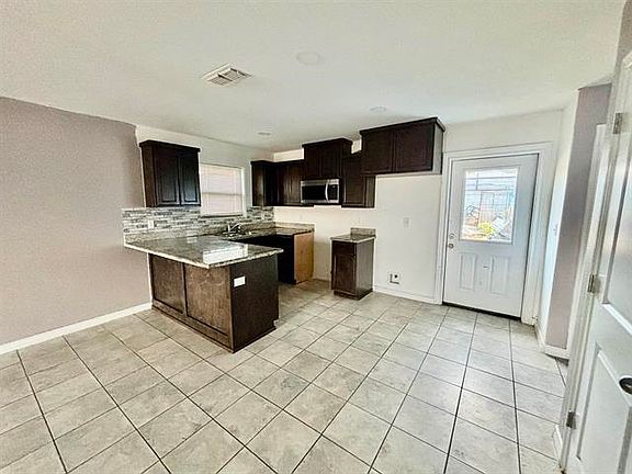 4th image of 2529 Sabana Ln