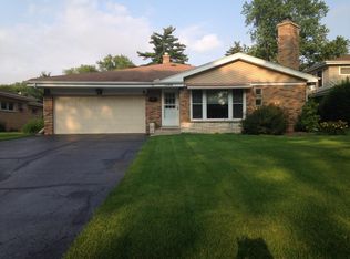 1103 Hunter Rd, Glenview, IL 60025