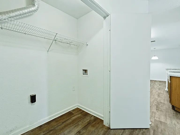 Camri Green Apartments — Photo 20