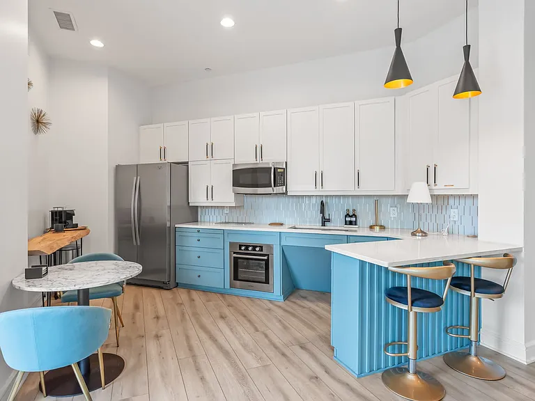333 W Trade St #2502 — Photo 32