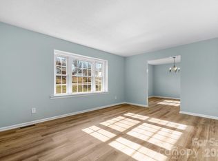 102 Castlegate Dr, Morganton, NC 28655