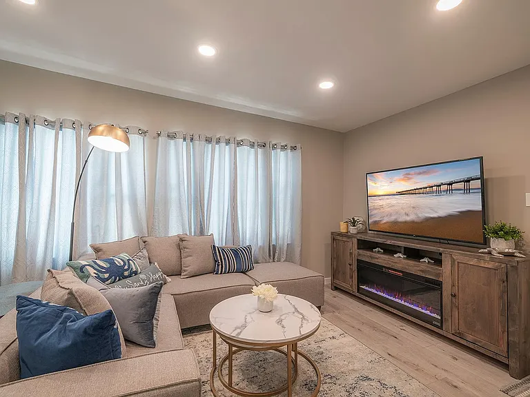 1838 Palm Dr — Photo 10