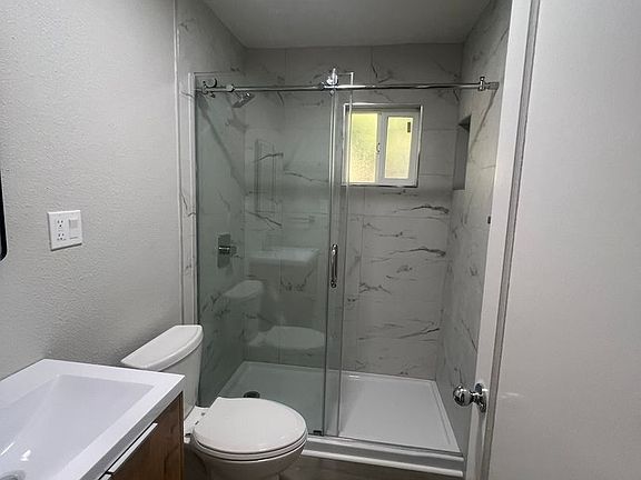 3rd image of 1020 Grand St