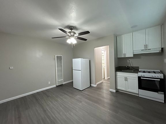 3rd image of 4228 N Lakewood Blvd APT E