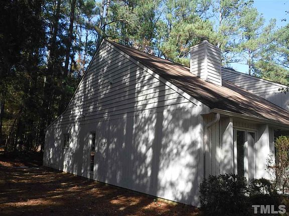 3rd image of 106 Mossbark Ln