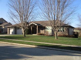 2715 Ashwood Dr, Carroll, IA 51401