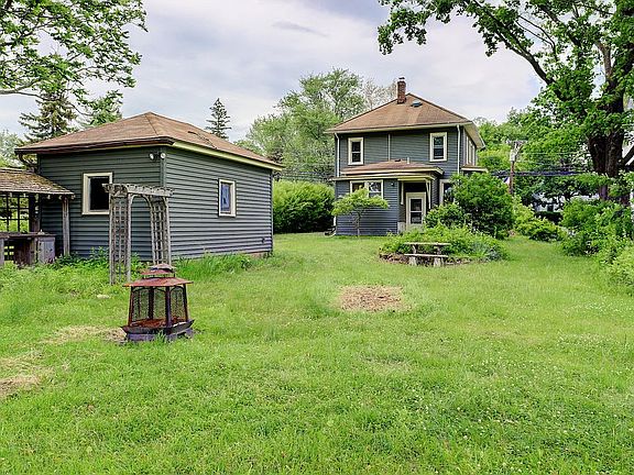 5th image of 180 Mansion St