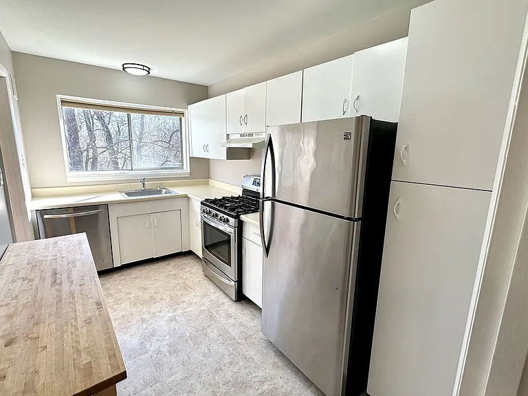 10670 Weymouth St #202 — Photo 5