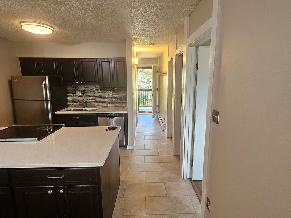 View to entrance to the condo