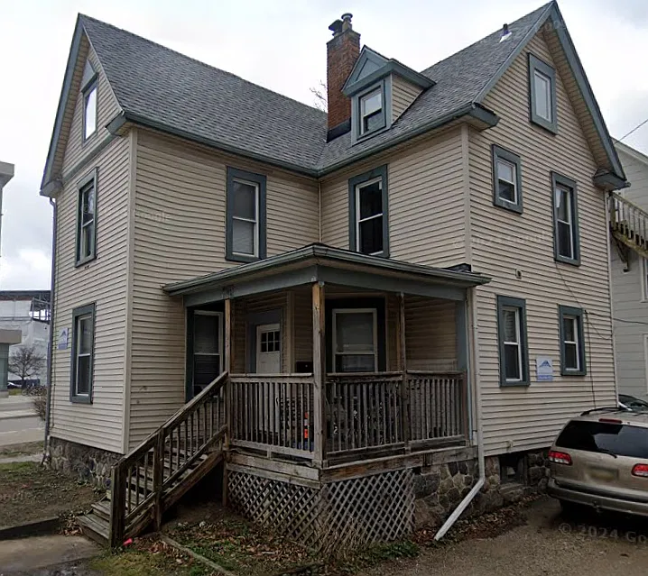 5 bed, 2178 sqft, $7,300 — Photo 1