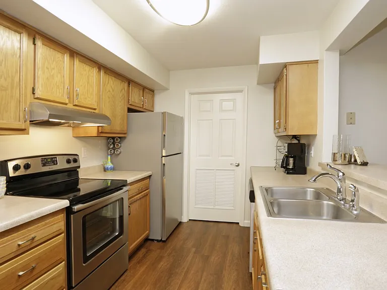Lakemont Apartments — Photo 6