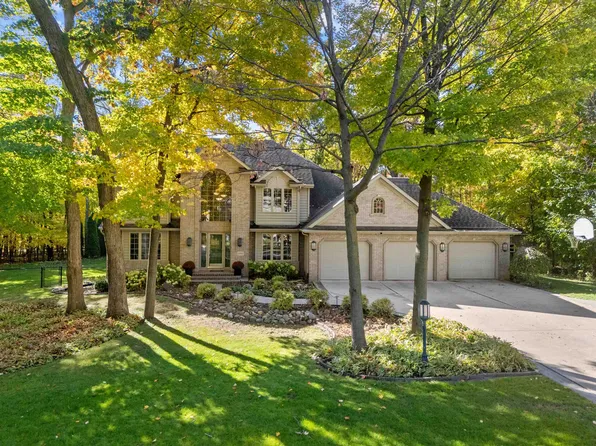 1789 Maidstone Cir, Green Bay, WI 54313