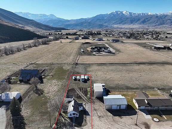 3rd image of 3224 S Daniels Rd