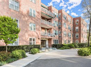 2 Putnam Hl APT 4G, Greenwich, CT 06830