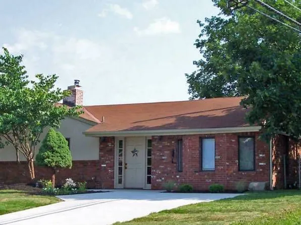 47 Grove Ln, Levittown, PA 19055