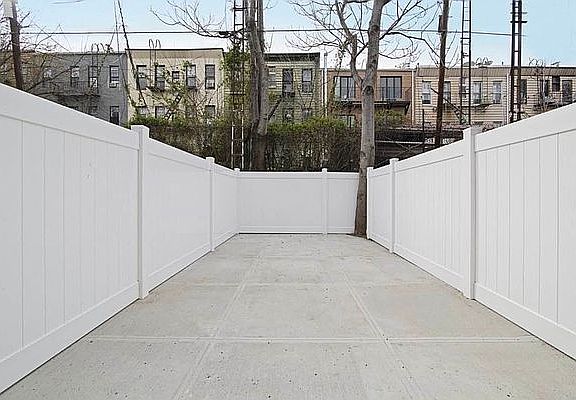 5th image of 425 Sterling Pl APT 1R