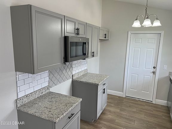 4th image of 2751 Summerfield St
