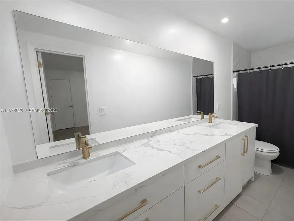 3 bed, 2.0 bath, 1756 sqft, $4,200 — Photo 3