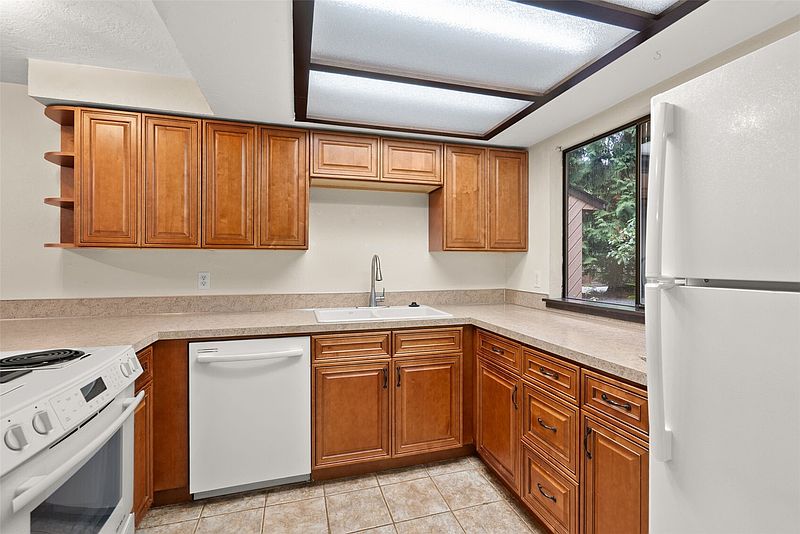 4th image of 8111 58th Avenue SE