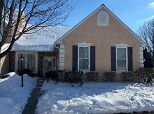 92 Wheatsheaf Ln, Norristown, PA 19403