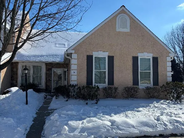 92 Wheatsheaf Ln, Norristown, PA 19403