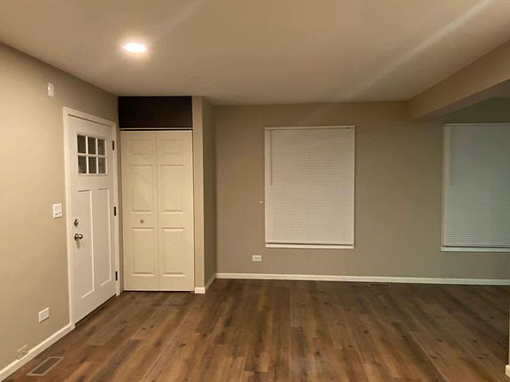 4th image of 325 Meadow Ct #325