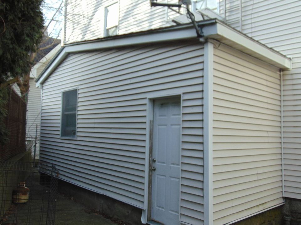 Building Photo 3