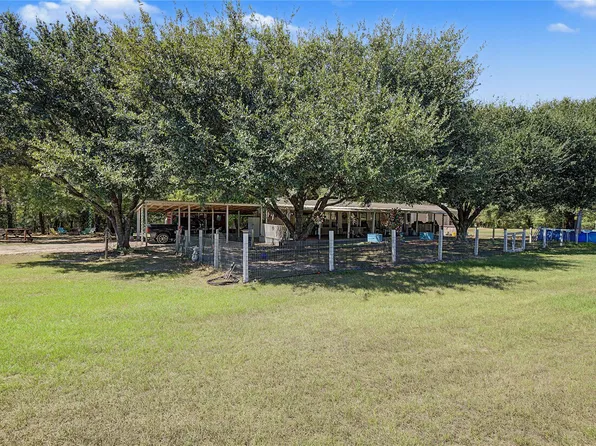 26 Spring Creek Cir #A, Huntsville, TX 77320