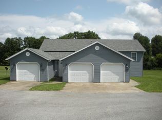 911 Finney Dr, Carterville, IL 62918