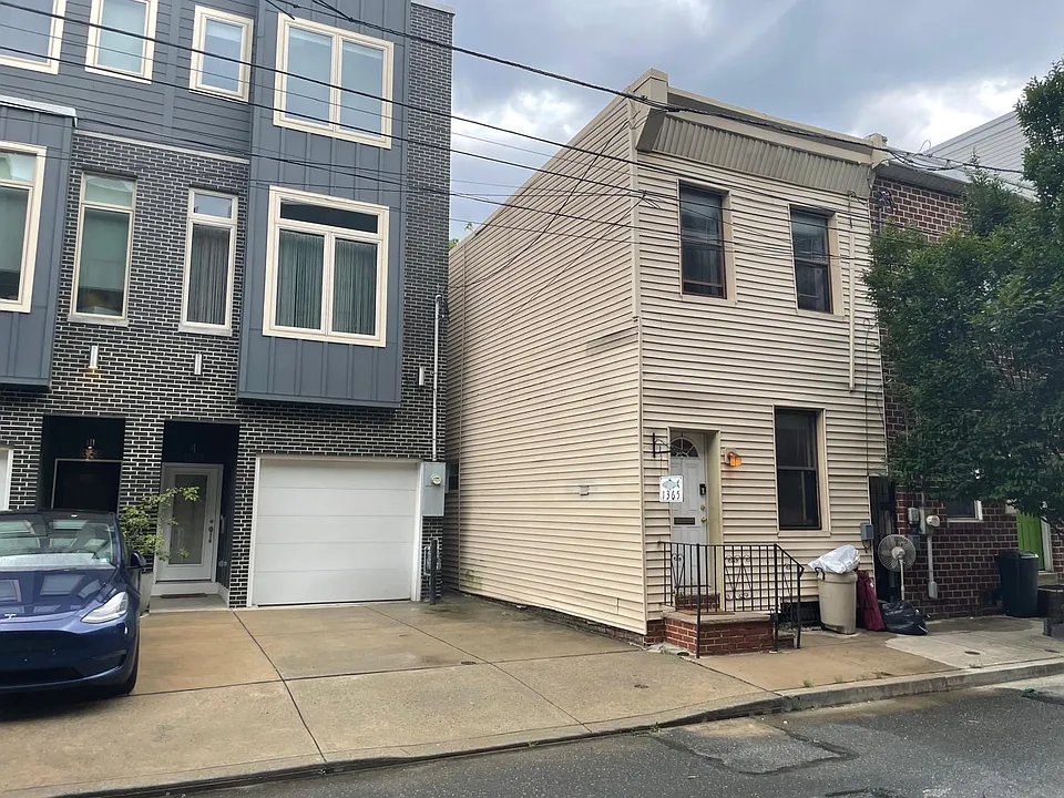 1365 Crease St #1