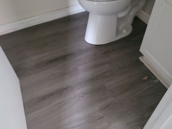 3rd image of 2540 Pineview Dr