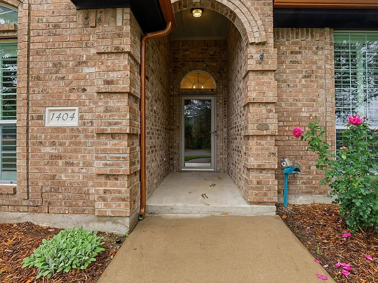 1404 Chaucer Dr — Photo 27