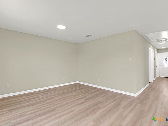 4th image of 806 E 6th St