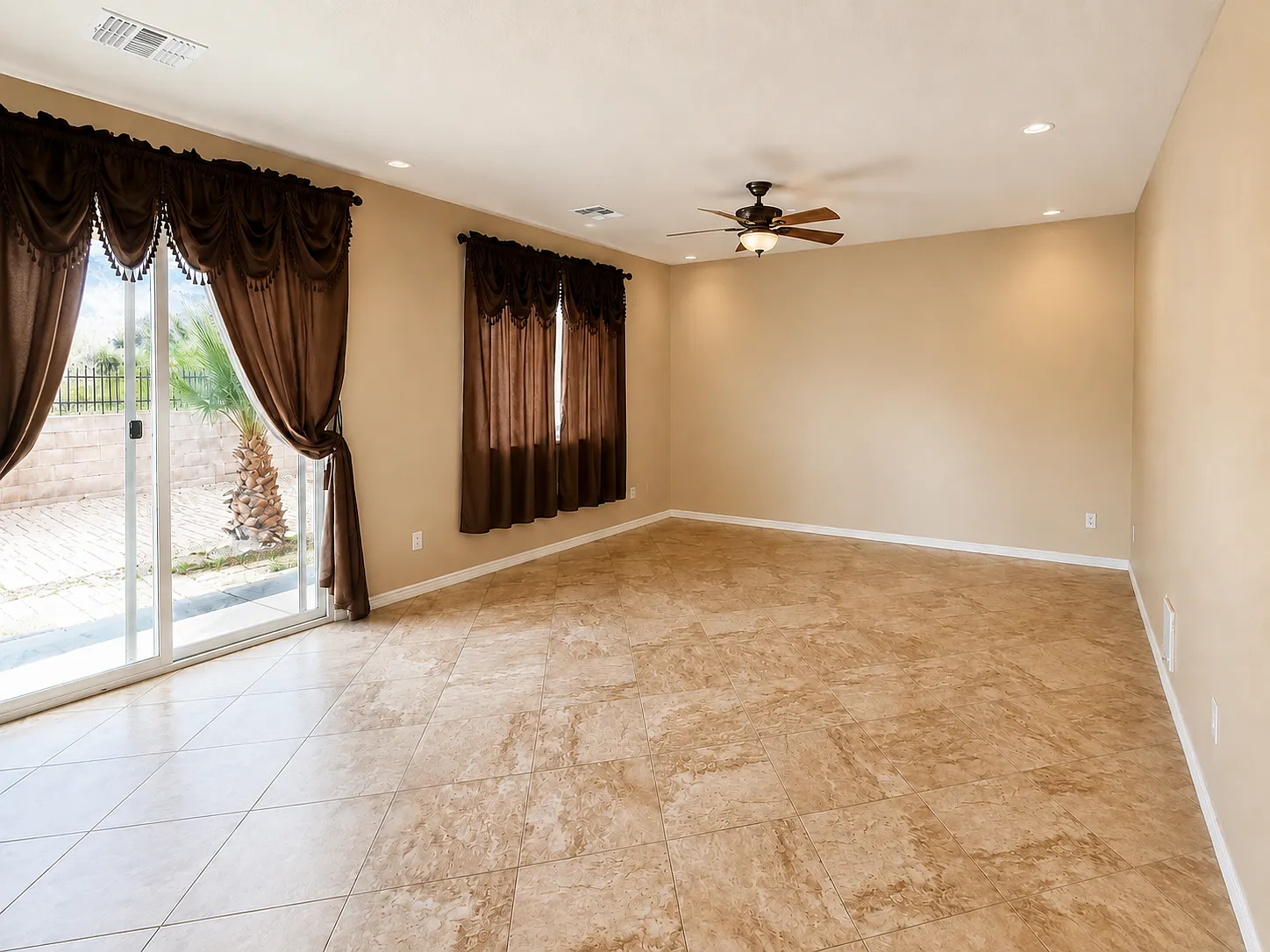 6 bed, 3689 sqft, $4,295 — Photo 4