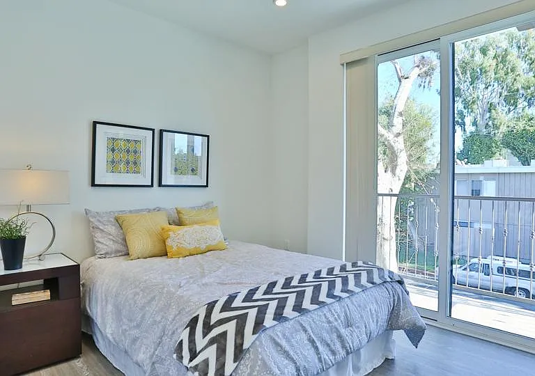 12700 Moorpark St #301 — Photo 11