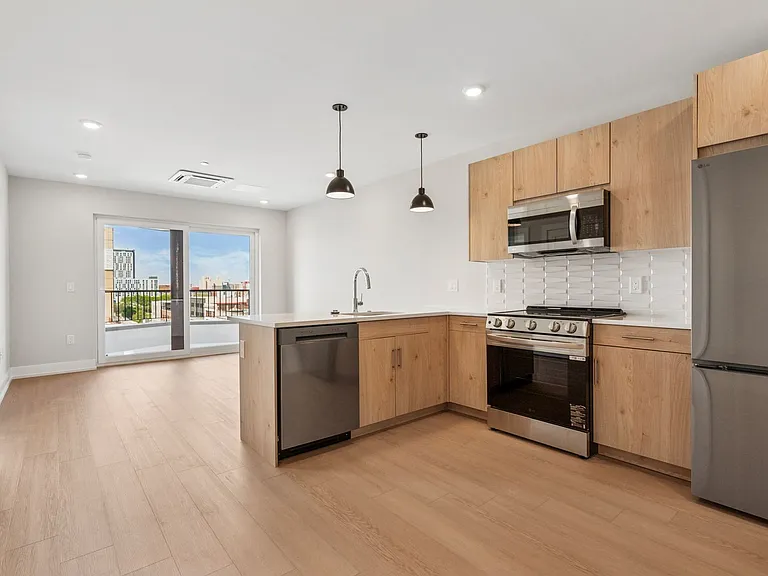The Lyle on Broad — Photo 187