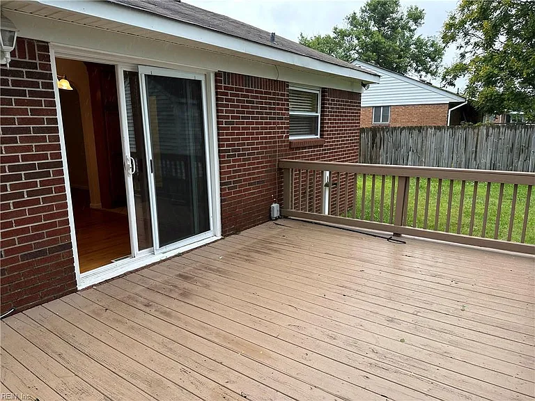 940 Redwood Cir — Photo 36