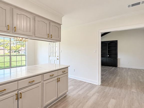 3rd image of 3931 Hillmont Dr
