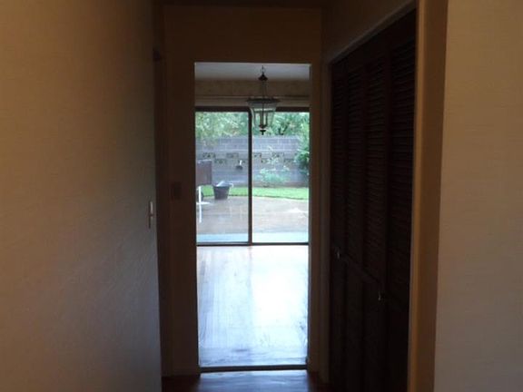 4th image of 2545 E Park Ave