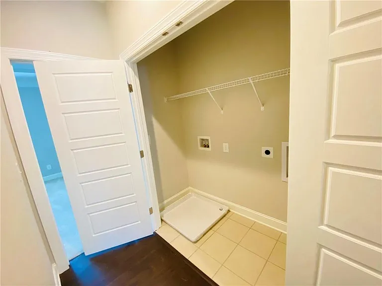 1815 Hislop Ln #8 — Photo 22