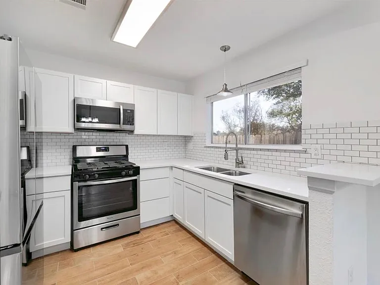 5931 Kevin Kelly Pl — Photo 2