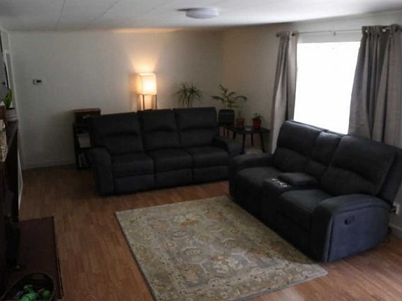 5th image of 350 Cedar Dr