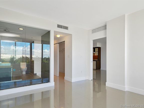 5th image of 2155 Washington Ct APT 406