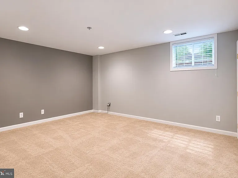 638 Villager Cir — Photo 13
