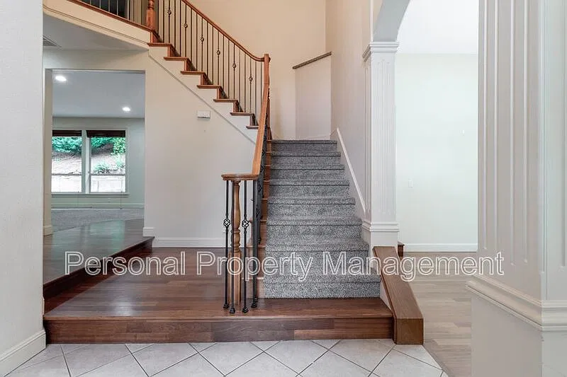 4 bed, 2.5 bath, 2797 sqft, $3,295 — Photo 4