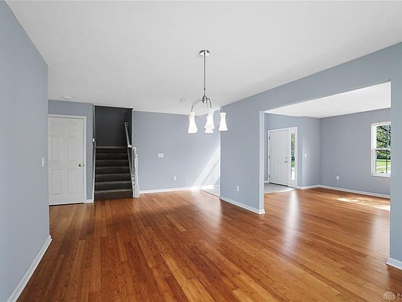 2nd image of 305 Laurel Glen Dr
