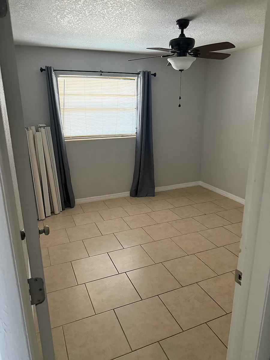 Building Photo - 413 Woodrow Ave #4