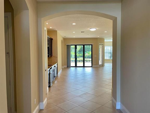 2nd image of 270 SE Calmo Cir